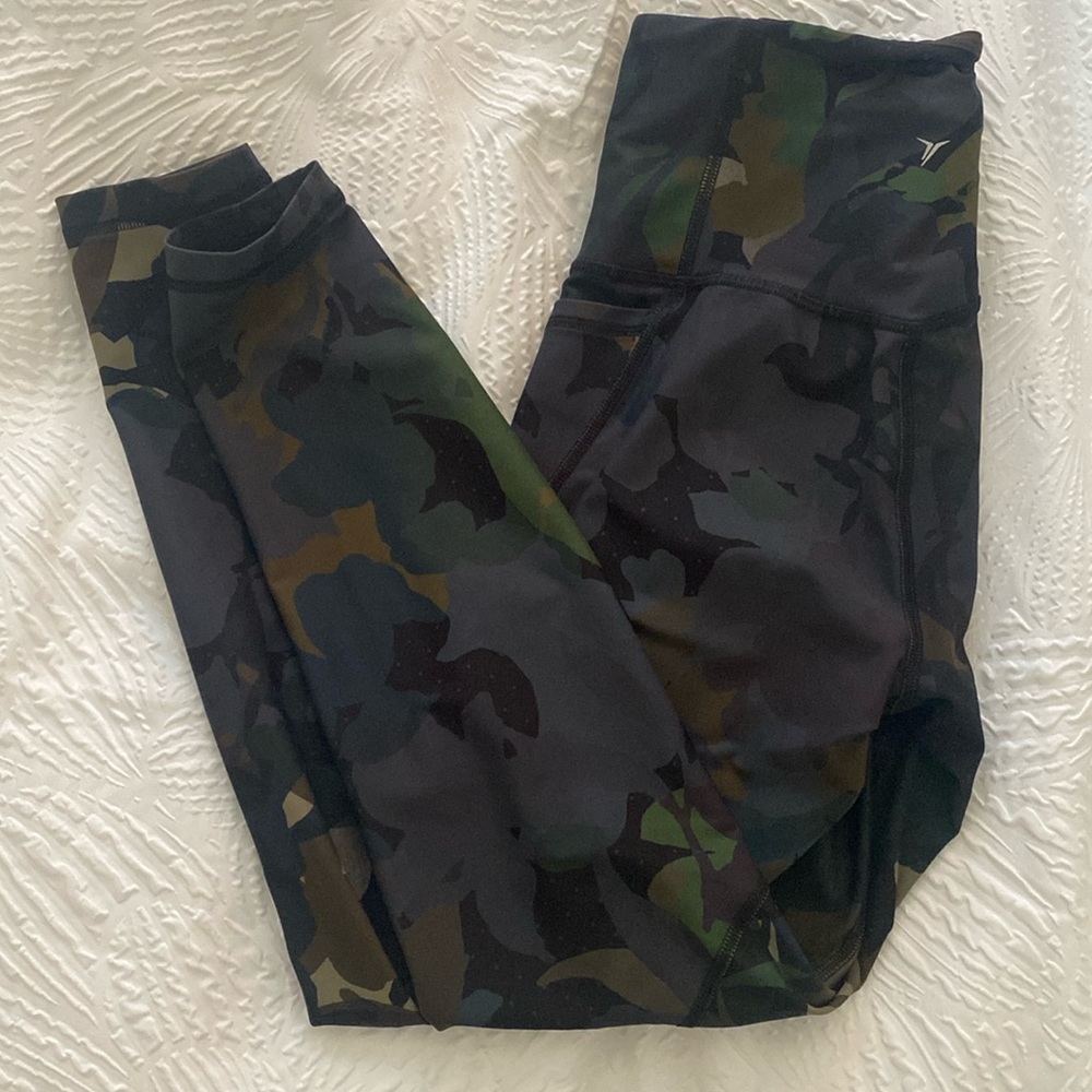 Camo flower yoga athletic pants